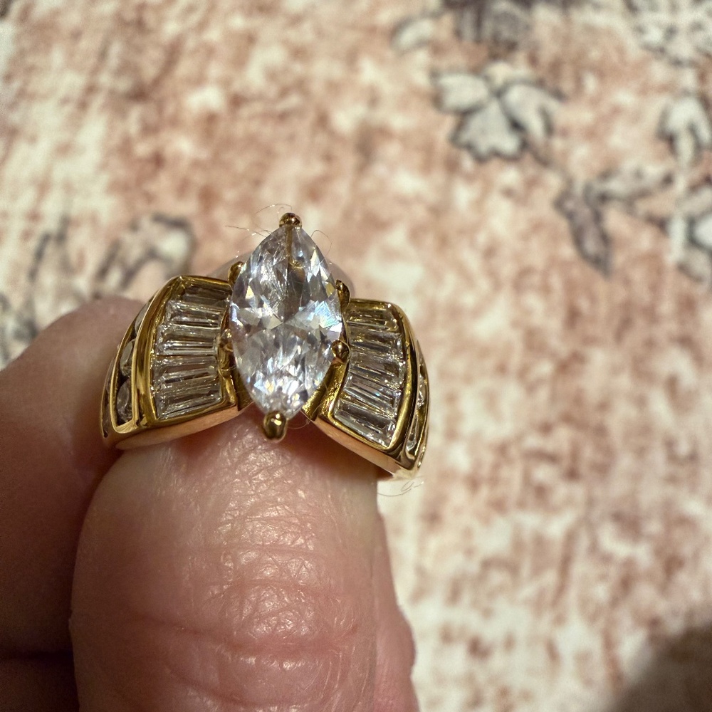 Yellow gold ring